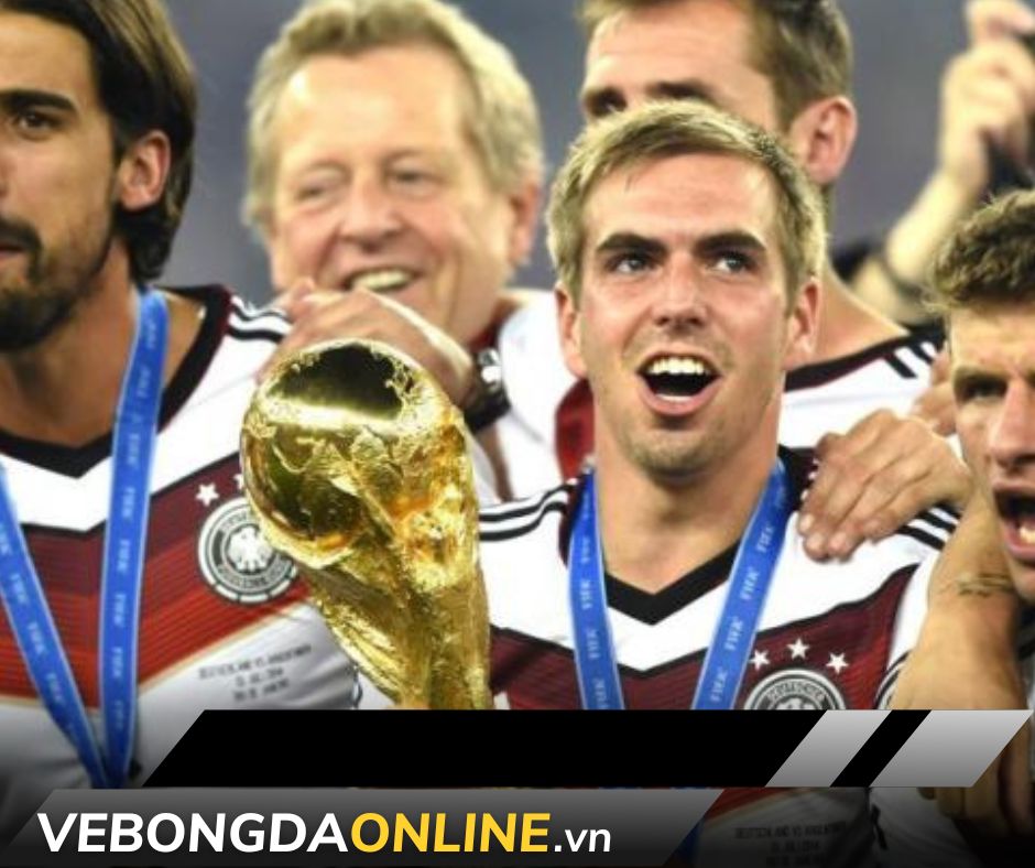 Cúp vàng World Cup được chế tác từ vàng 18 carat, mang đến vẻ đẹp sang trọng và đẳng cấp
