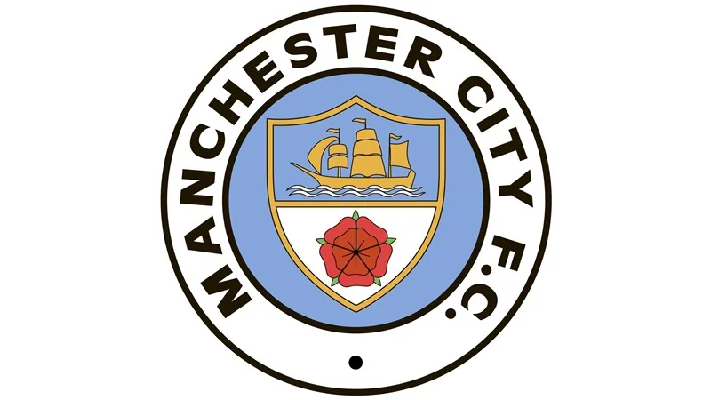 Hình ảnh Man City thứ hai này vẫn giữ lại hình ảnh con thuyền và bông hồng đỏ