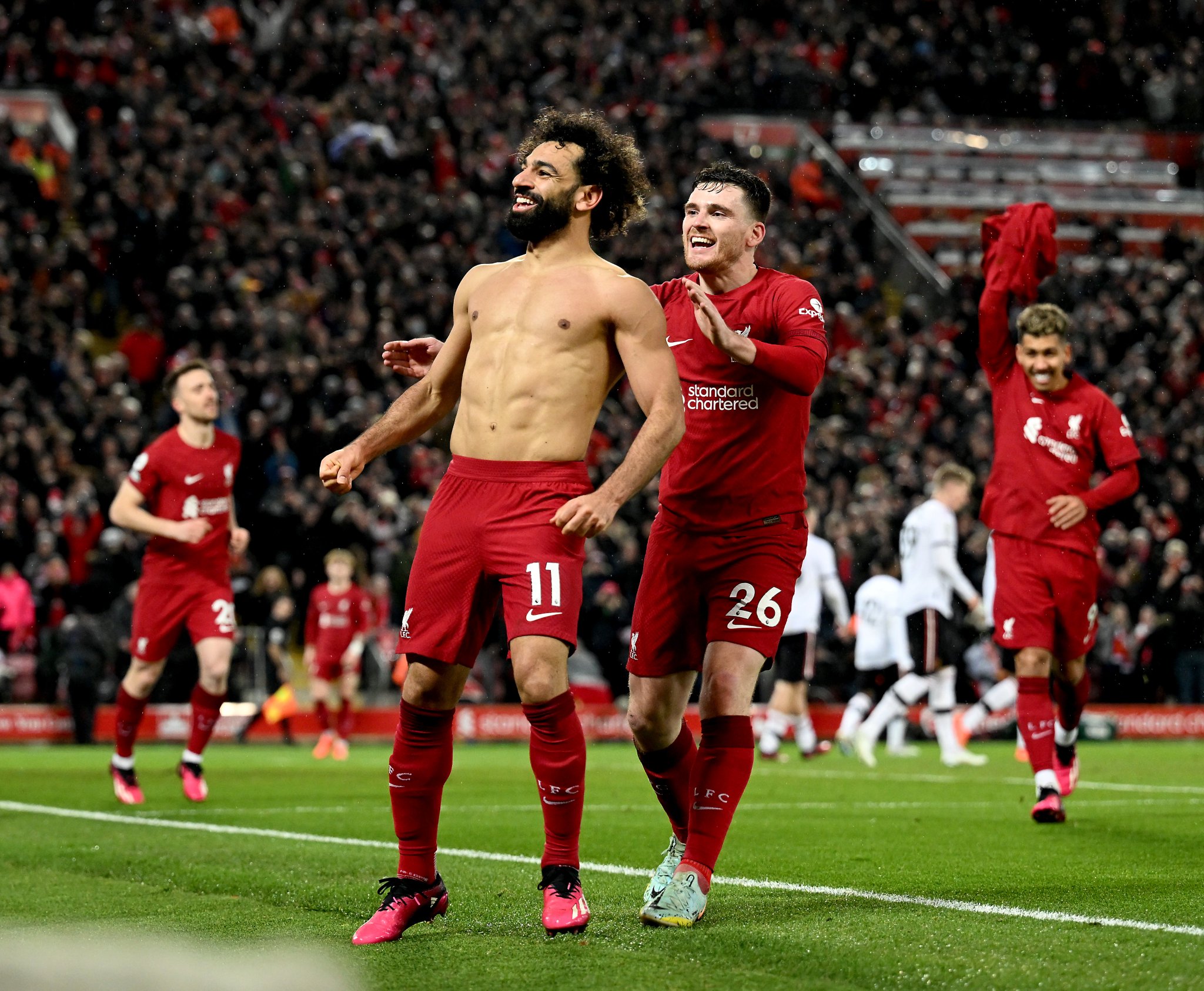 Khán đài The Kop huyền thoại, nơi hội tụ những người hâm mộ cuồng nhiệt nhất của Liverpool FC