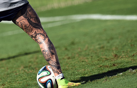 Raul Meireles khoe hình xăm