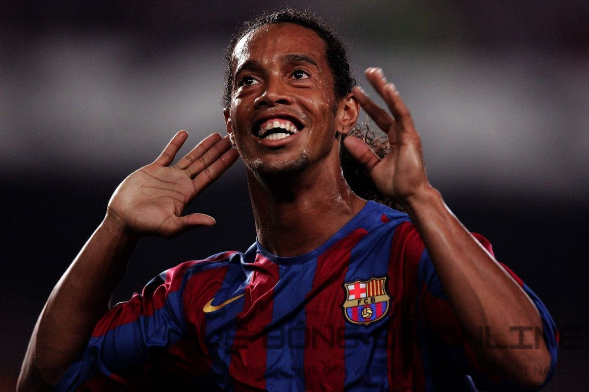 Ronaldinho, ảo thuật gia với những pha sút phạt ngẫu hứng