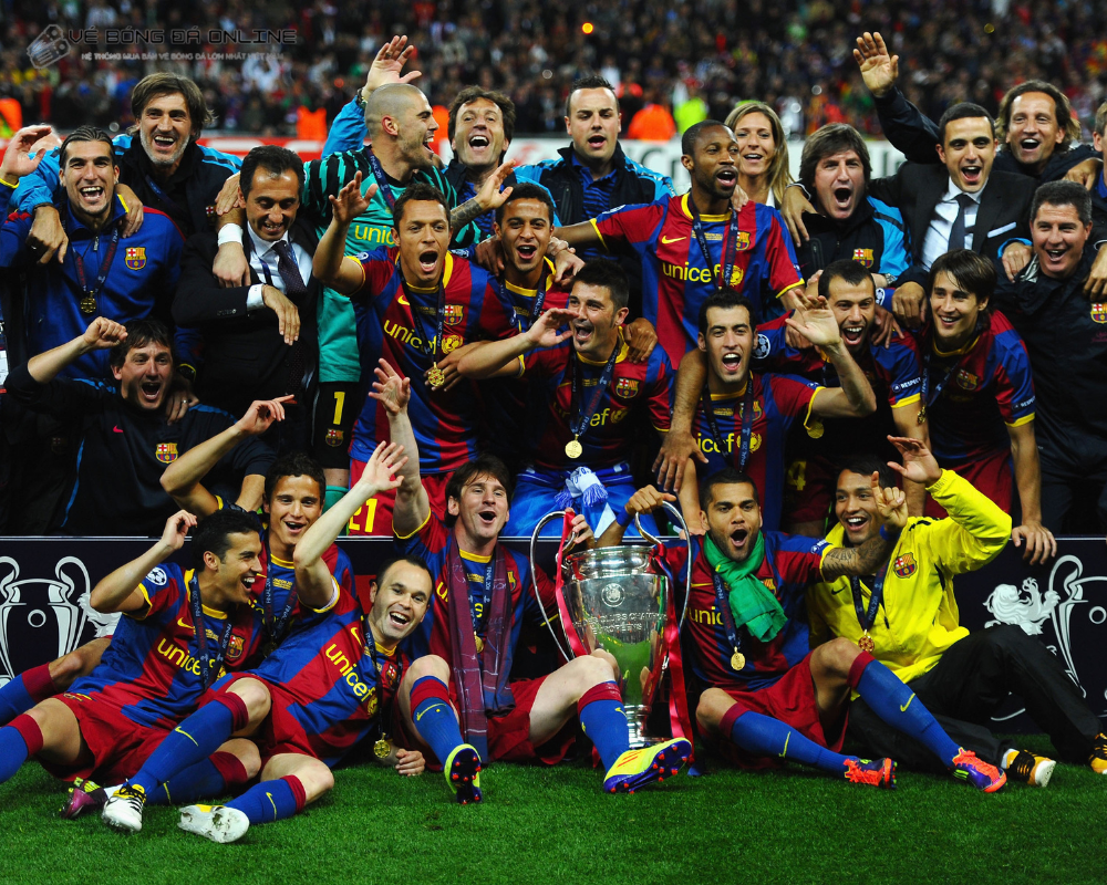 Andrés Iniesta và Xavi Hernández, bộ đôi tiền vệ huyền thoại đã làm nên Tiki Taka trứ danh của Barcelona và đội tuyển Tây Ban Nha