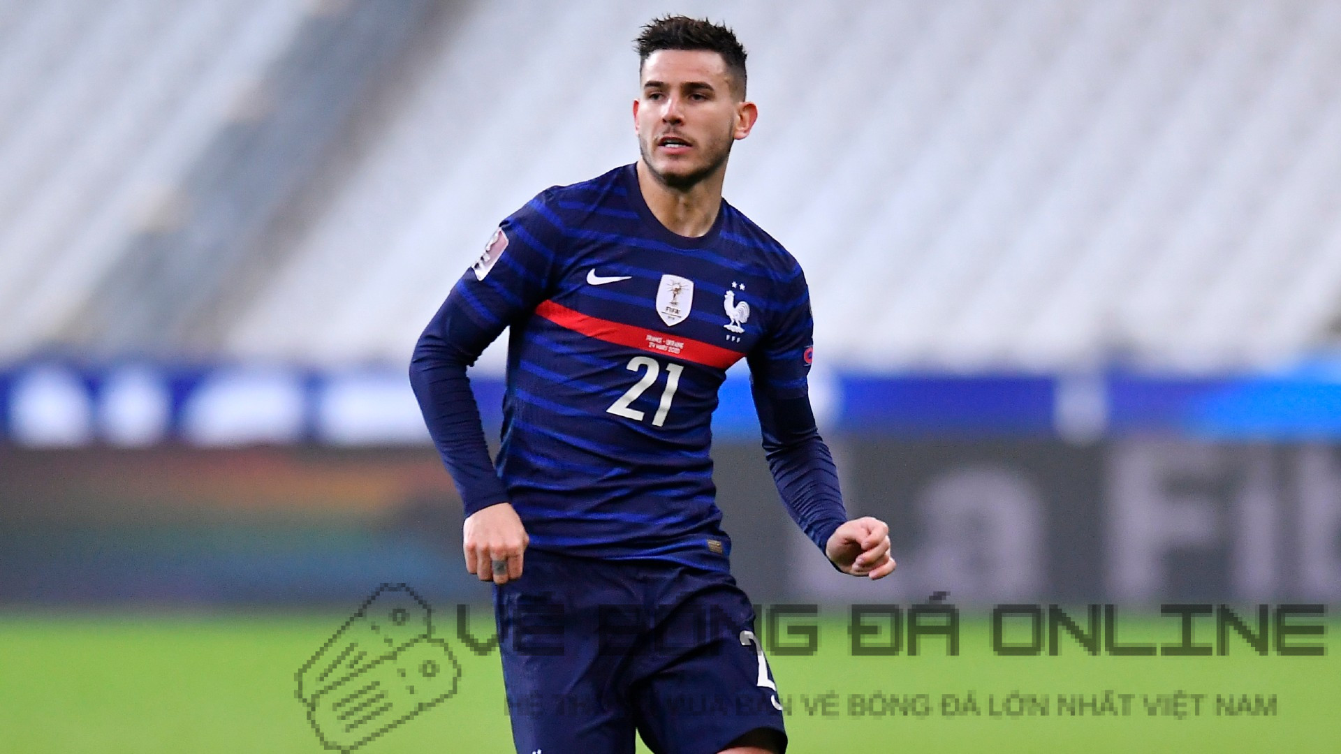 Lucas Hernandez trong một pha tắc bóng, thể hiện tinh thần chiến đấu và sự quyết liệt của mình