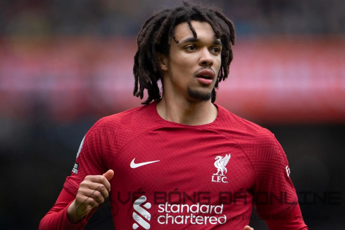 Hậu vệ cánh phải Trent Alexander-Arnold