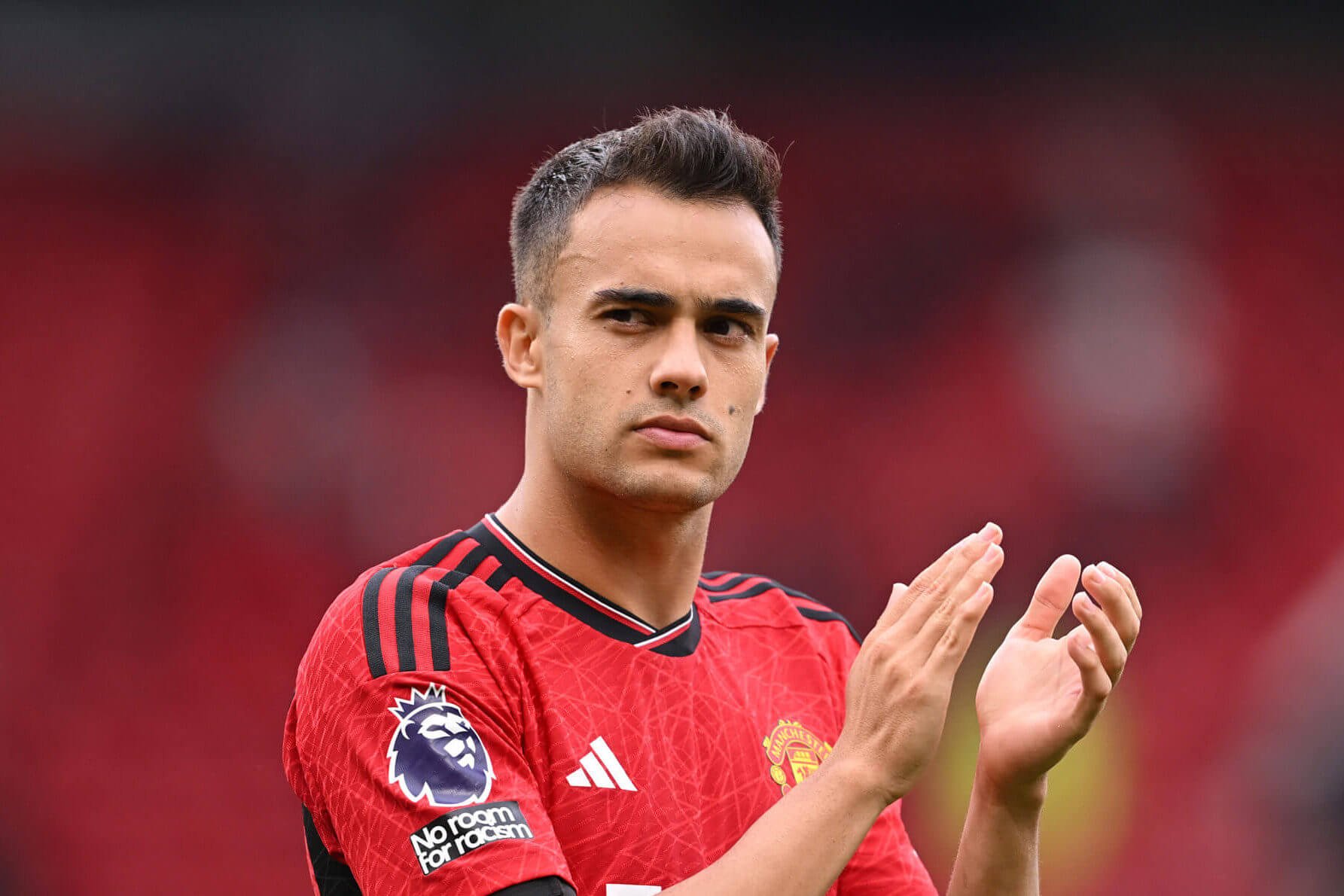 Sergio Reguilon trong màu áo Tottenham Hotspur, thể hiện kỹ năng phòng ngự và tấn công toàn diện