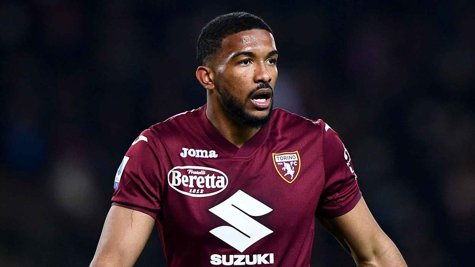 Gleison Bremer trong màu áo Juventus, thể hiện sự mạnh mẽ và khả năng không chiến ấn tượng