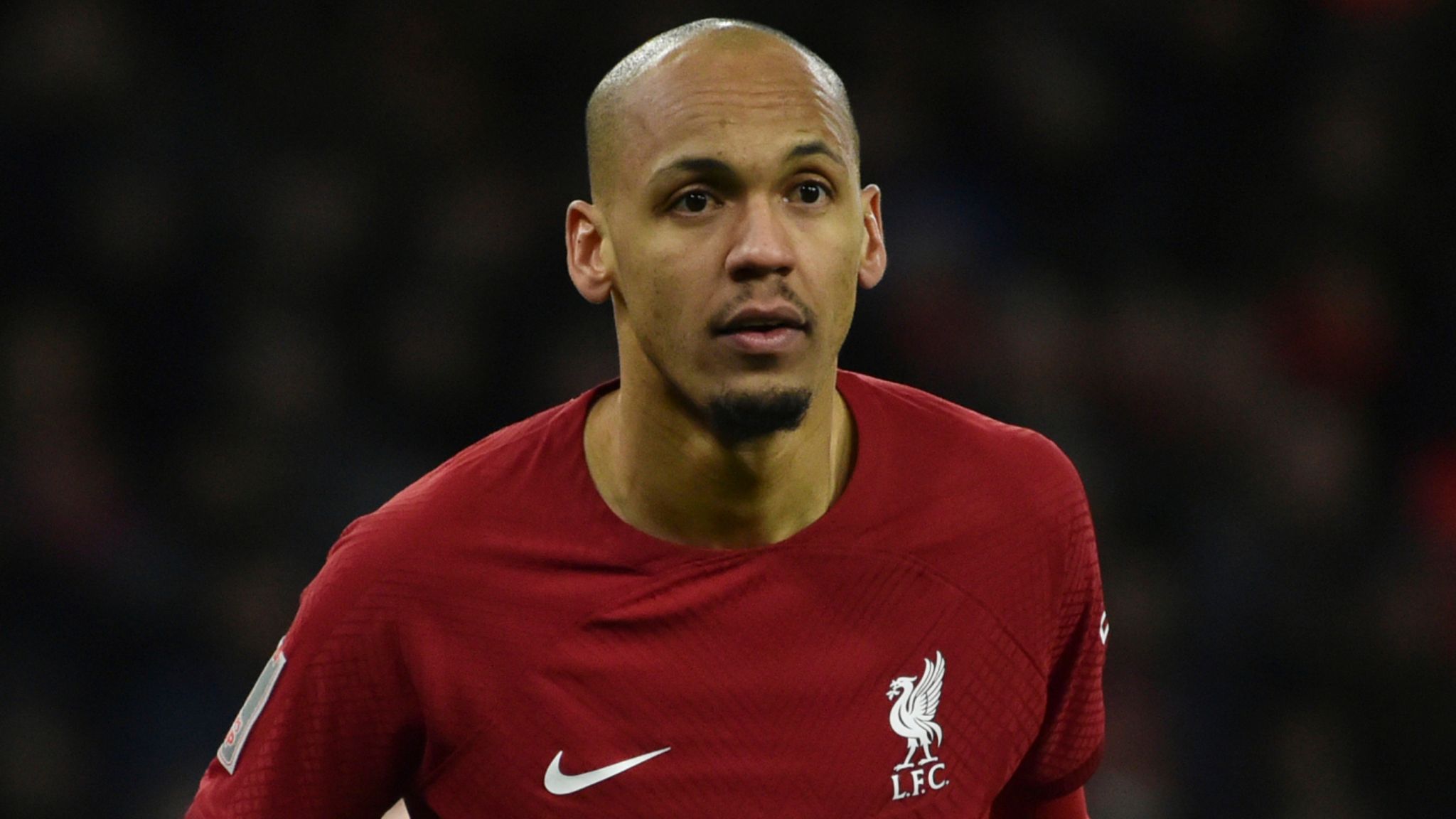 Fabinho trong màu áo Liverpool, thể hiện khả năng đánh chặn và thu hồi bóng tuyệt vời
