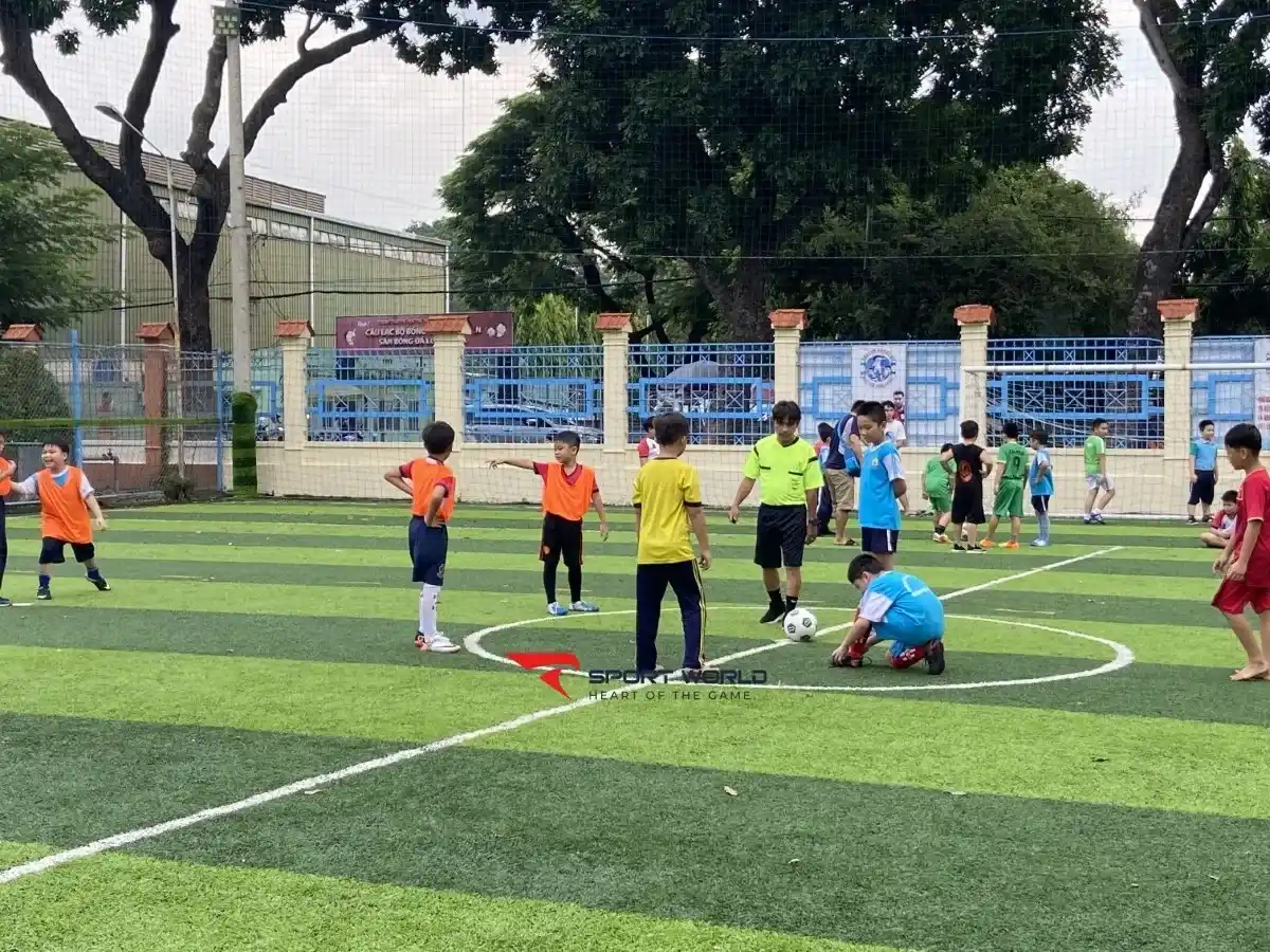 Sân cỏ nhân tạo Trường THPT Phú Nhuận