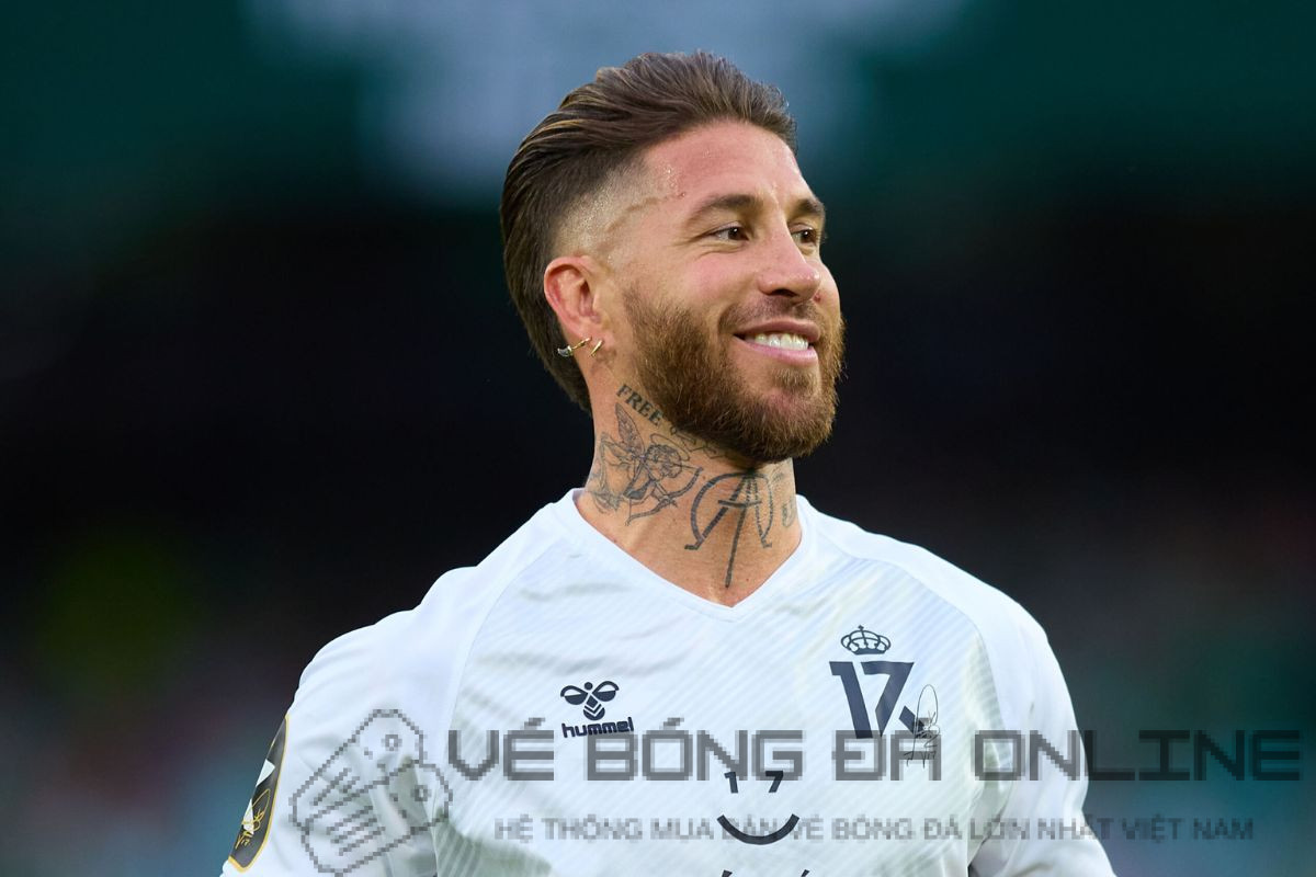 Sergio Ramos - Trung vệ thép, thủ lĩnh tinh thần của Real Madrid và đội tuyển Tây Ban Nha, nổi tiếng với khả năng không chiến và những pha cứu thua xuất thần