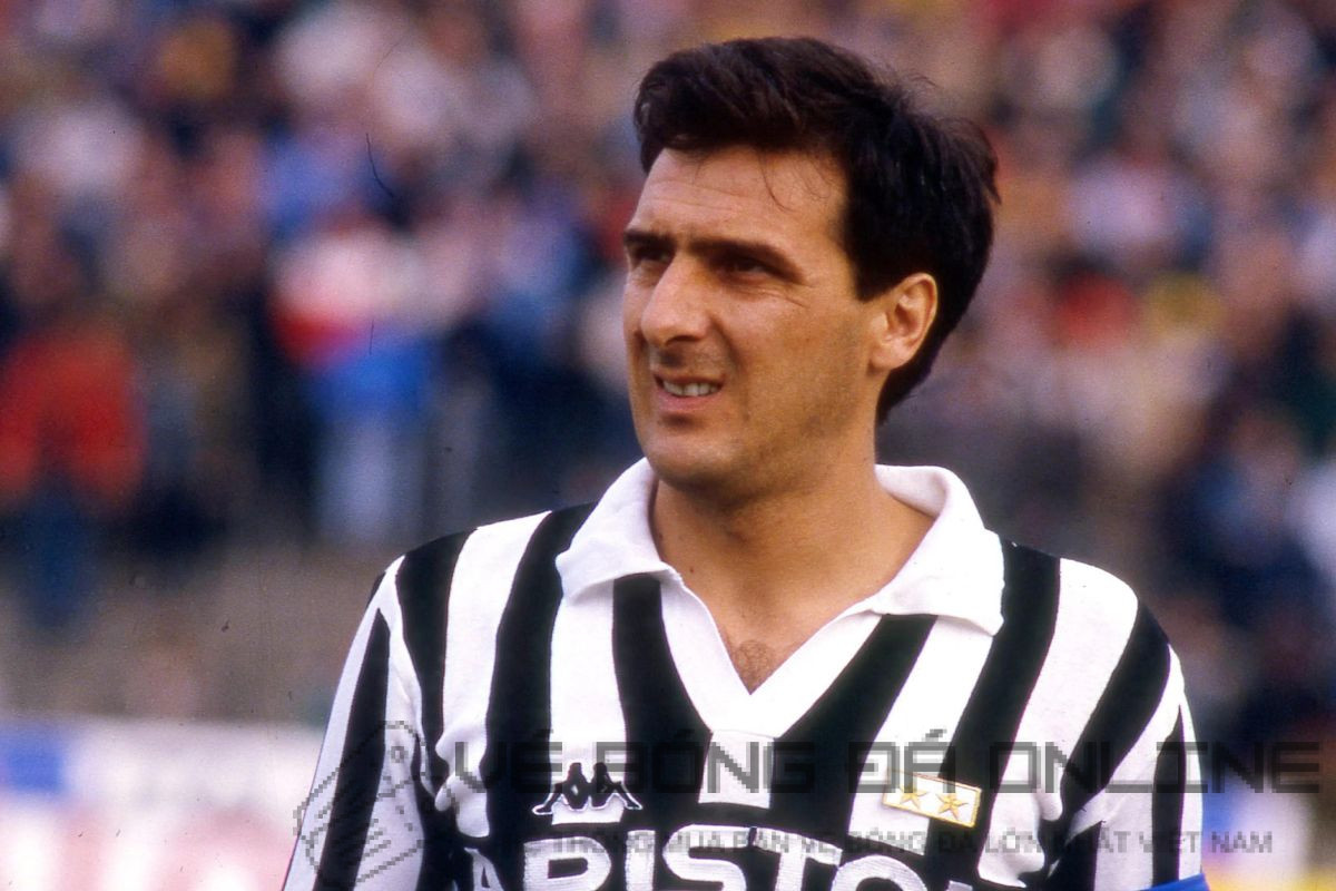 Gaetano Scirea - Trung vệ thanh lịch và thông minh của bóng đá Ý, người được biết đến với khả năng đọc trận đấu và sự fair play tuyệt vời